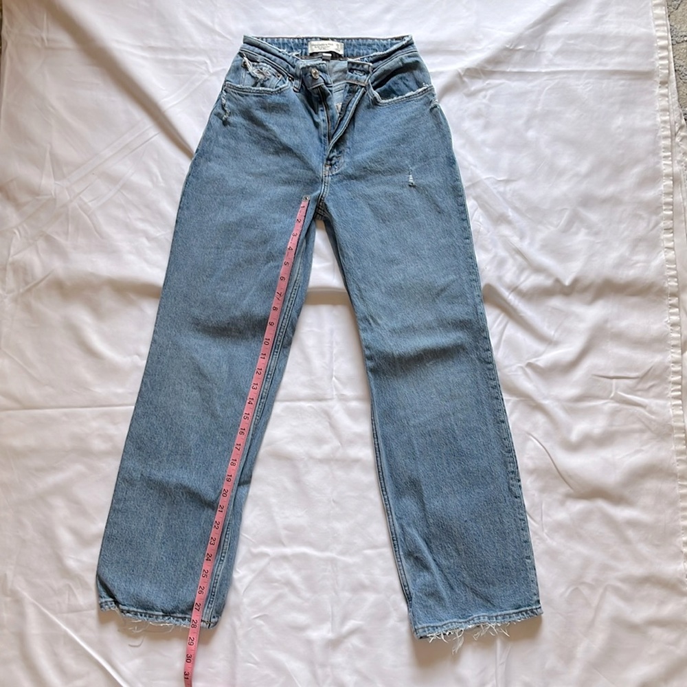 Abercrombie&Fitch 90s relaxed fit high rise jeans. Size 25/0short.